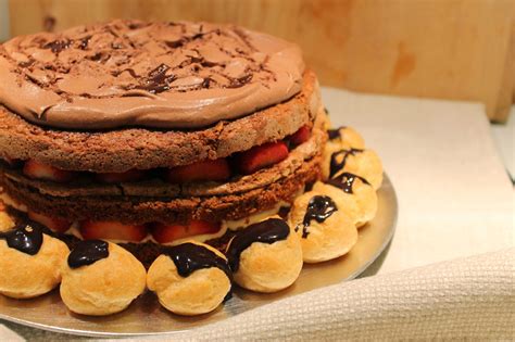 Amor S Camadas Naked Cake De Chocolate Chantilly Merengue Mousse De Chocolate E Morangos