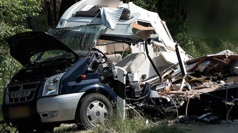 Tödlicher Unfall auf A1 Lkw fährt an Stauende gegen Wohnmobil NDR de