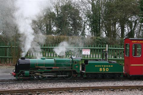 6th January 2013 – Eastleigh Lakeside Steam Railway – 850 Lord Nelson | Loco Yard