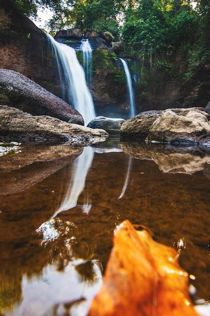 La Hermosa Cascada De Haew Suwat En El Parque Nacional Khao Yai