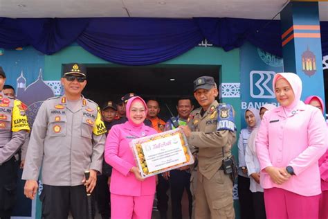 Kapolresta Bersama Ketua Bhayangkari Cabang Kota Bandar Lampung