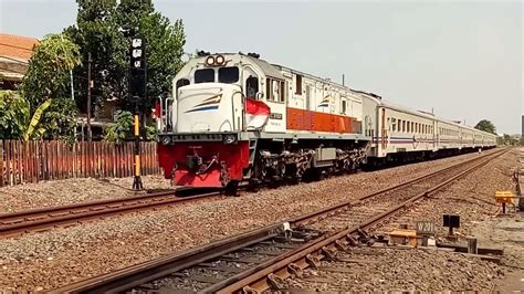 Bendera Merah Putih BERKIBAR Di Kereta Api YouTube