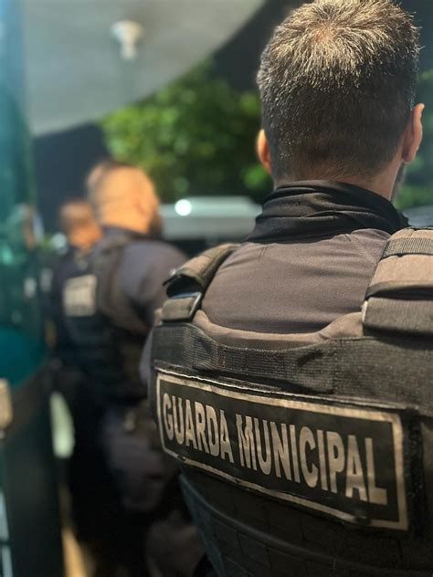 Casal é flagrado durante discussão na rua e vai parar na delegacia por