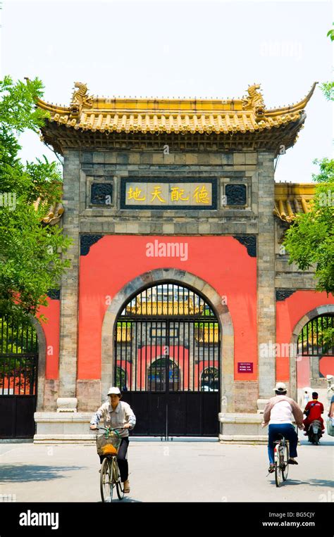 Beautiful traditional Chinese architecture Stock Photo - Alamy