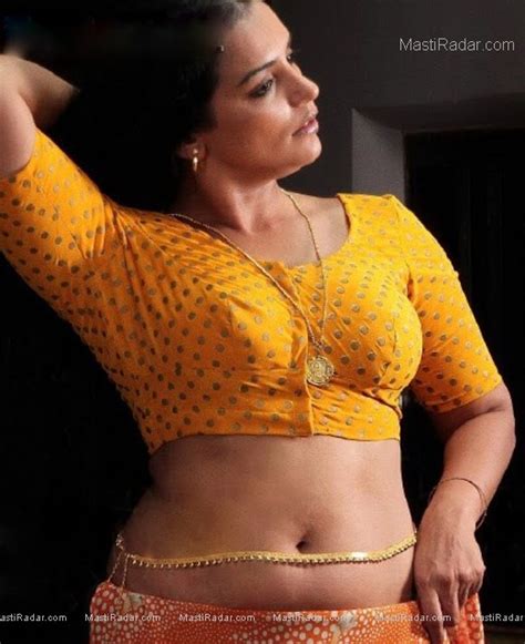 Hot Mallu Aunty In Saree