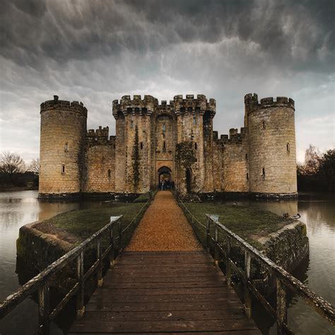 Bodiam Castle - History and Facts | History Hit