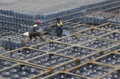 Konsumsi Air Minum Kemasan Antara Foto