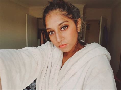 Glam Selfie Glam Women Nude Lip