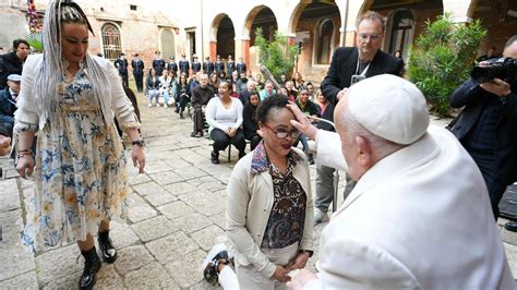 Veneza Papa inicia viagem em prisão feminina defendendo dignidade