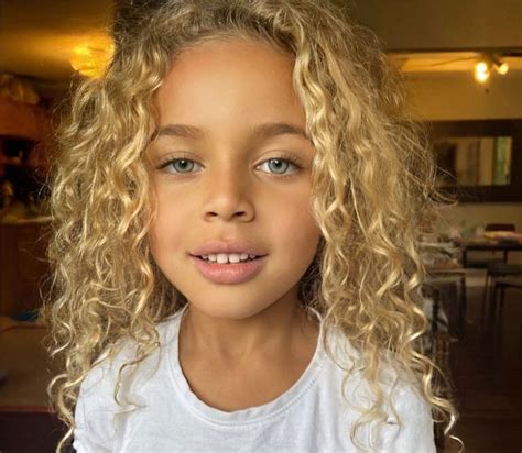 Pin By Larissa Rodrich Tassara On Bebeskute Curly Kids Pretty Skin