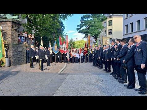 Neusser B Rger Sch Tzenfest Totengedenken Am Ehrenmal Vor Dem