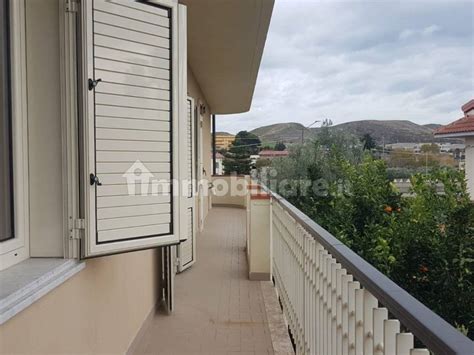 Vendita Appartamento In Viale Isonzo Catanzaro Con Balcone Rif