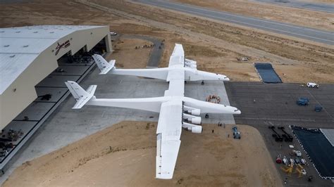 Enormous Stratolaunch aircraft rolled out for first time | KMTR