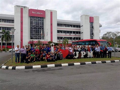 Penyerahan Bas Baharu UPM Kampus Bintulu yg di rasmikan oleh YBhg. Prof