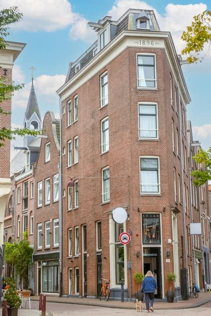 Auténtico edificio antiguo en el centro de ámsterdam Foto Premium