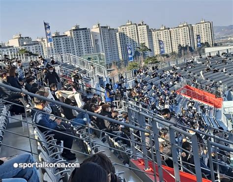 현장메모 수천 명 운집 충남아산 홈 개막전 창단 이후 역대 최다 관중 네이트 스포츠