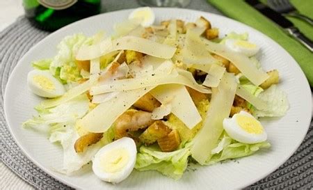 Салат Цезарь с курицей пошаговый фото рецепт - Retsept.net