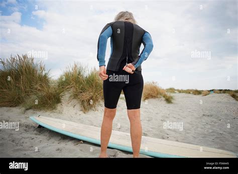 Neoprenanzug Frau Fotos Und Bildmaterial In Hoher Aufl Sung Alamy