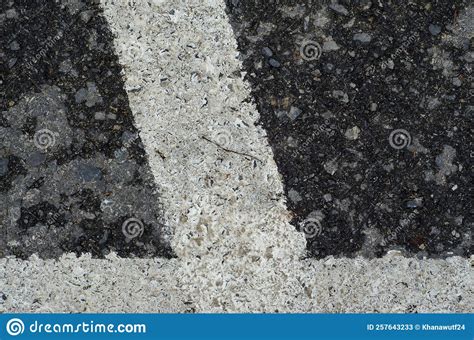 Textura Da Linha Branca Na Antiga Estrada De Asfalto Imagem De Stock