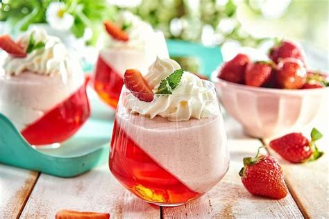 STRAWBERRIES WITH WHIPPED CREAM Puzzle Factory