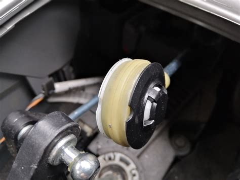 Люфт кулисы — Ford Focus Hatchback II, 1,6 л, 2008 года | запчасти | DRIVE2