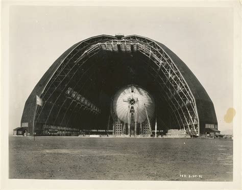 Flying Aircraft Carrier The American Rigid Airship Uss Akron Zrs 4