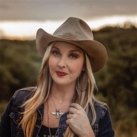 Meet Sunny Sweeney: Singer/Songwriter/Touring Musician - SHOUTOUT DFW