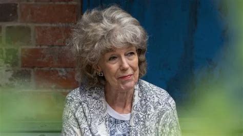 Coronation Street icon Audrey Roberts could leave cobbles over worrying ...