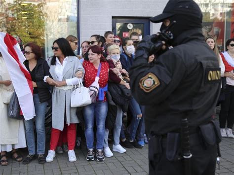 Mehr Als 300 Festnahmen Bei Frauen Protest Gegen Lukaschenko