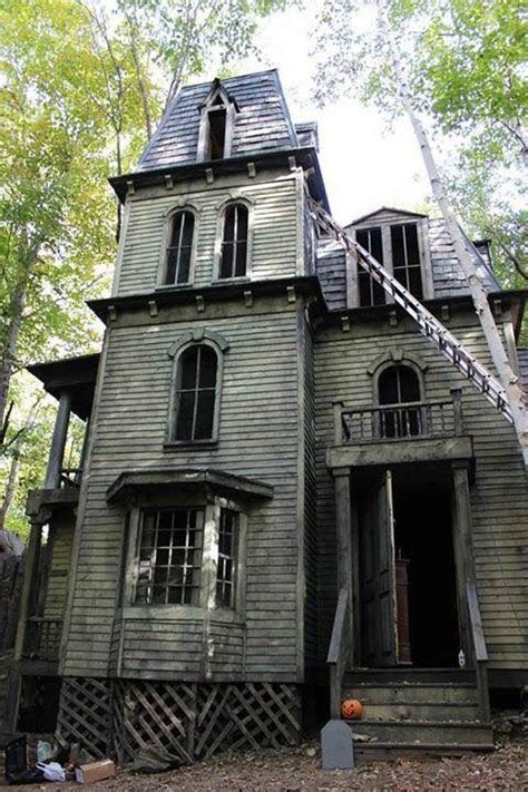 The 25+ best Haunted house attractions ideas on Pinterest | Haunted places near me, Ghost ...