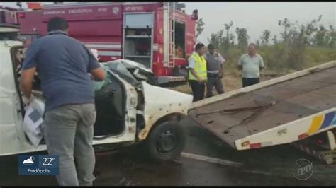 Motorista Morre Em Colis O Frontal Entre Picape E Caminh O Pr Ximo A