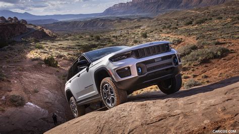 2022 Jeep Grand Cherokee Trailhawk 4xe Off Road