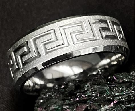 Мужское кольцо Greek silver с греческим рисунком и светоотражающей ...