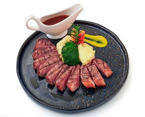 Premium Photo Sliced Black Pepper Beef Steak With Mashed Potatoes