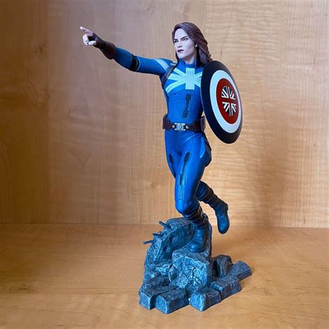 Diamond Select Toys Marvel What If Captain Carter Pvc Diorama Review