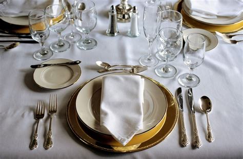 Table Etiquette -meaning And 12 Table Etiquette You Should Know | Example NG