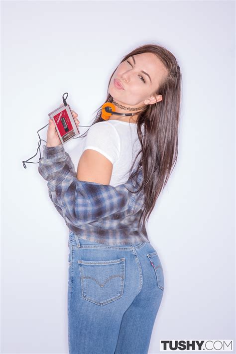 Aidra Fox Sexy Brunette Gets Anal From Celebrity 07 Porn Pic