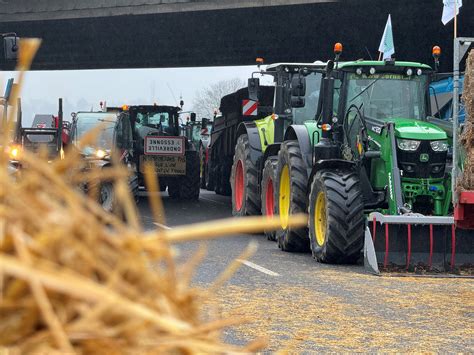 Agriculteurs en colère levée progressive des blocages en Île de