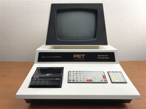 Commodore PET 2001-8 (1977) | Old computers, Commodore, Floppy disk drive