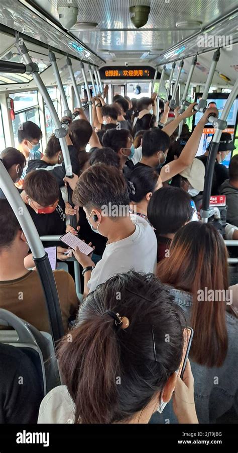 Very Crowded Bus Hi Res Stock Photography And Images Alamy