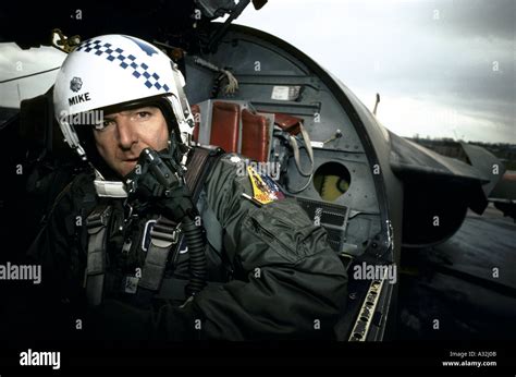 Cockpit D Avion Militaire Banque De Photographies Et Dimages Haute