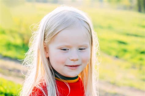 Premium Photo Blonde Girls Portrait Outdoors