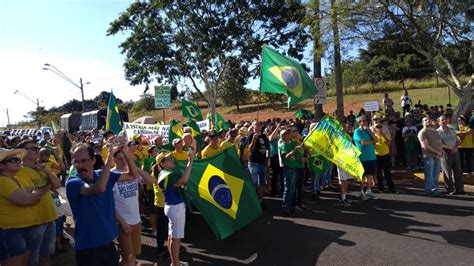 Manifestantes fazem ato em apoio à Lava Jato Moro e reforma da