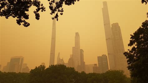 Fuego en Canadá casi 400 incendios y humo hasta EEUU