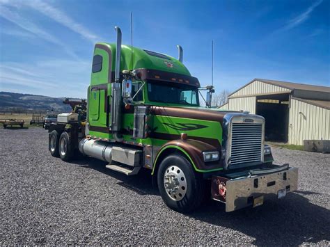 2006 Freightliner FLD132 Classic XL Wrecker Tow Truck Detroit For