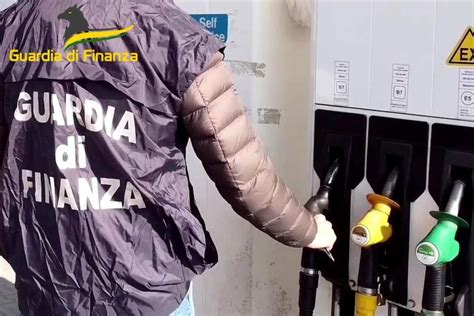 Gasolio annacquato sequestrati 10mila litri a Salò Gardapost