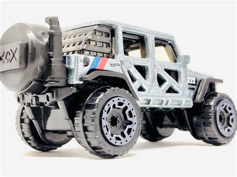 Gambar Kereta Mainan Hot Wheels William Serrano