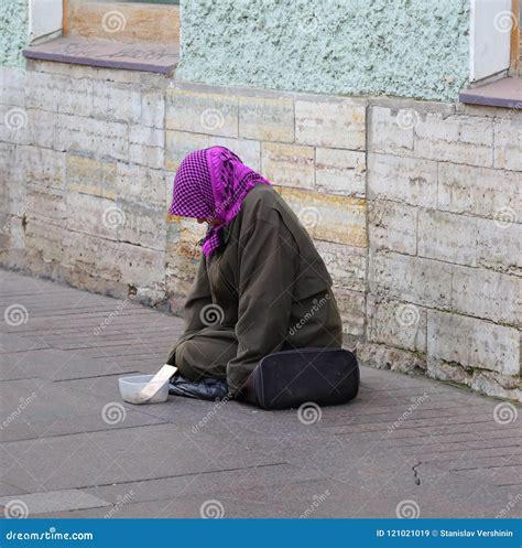 The woman beggar editorial stock image. Image of mendicancy - 121021019