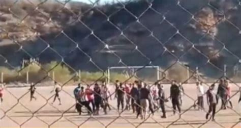 Dos Polic As Heridos Tras Batalla Campal En Un Partido De F Tbol En