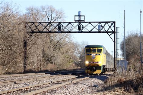 Cnw Signal Bridge Metra The Cnw Heritage Unit Leads Up Flickr